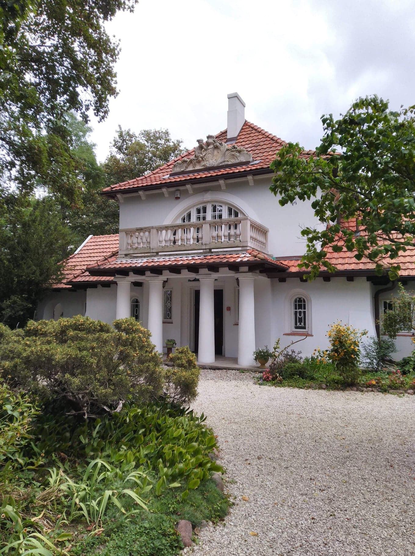 Dworek Zagroda, Brwinów