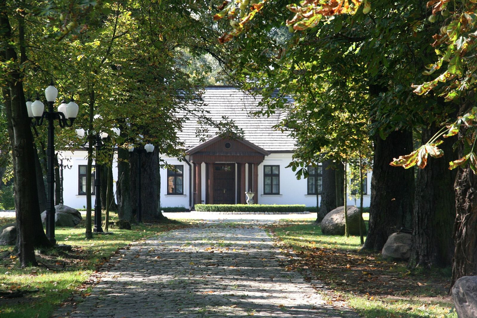 Dwór, Warszawa