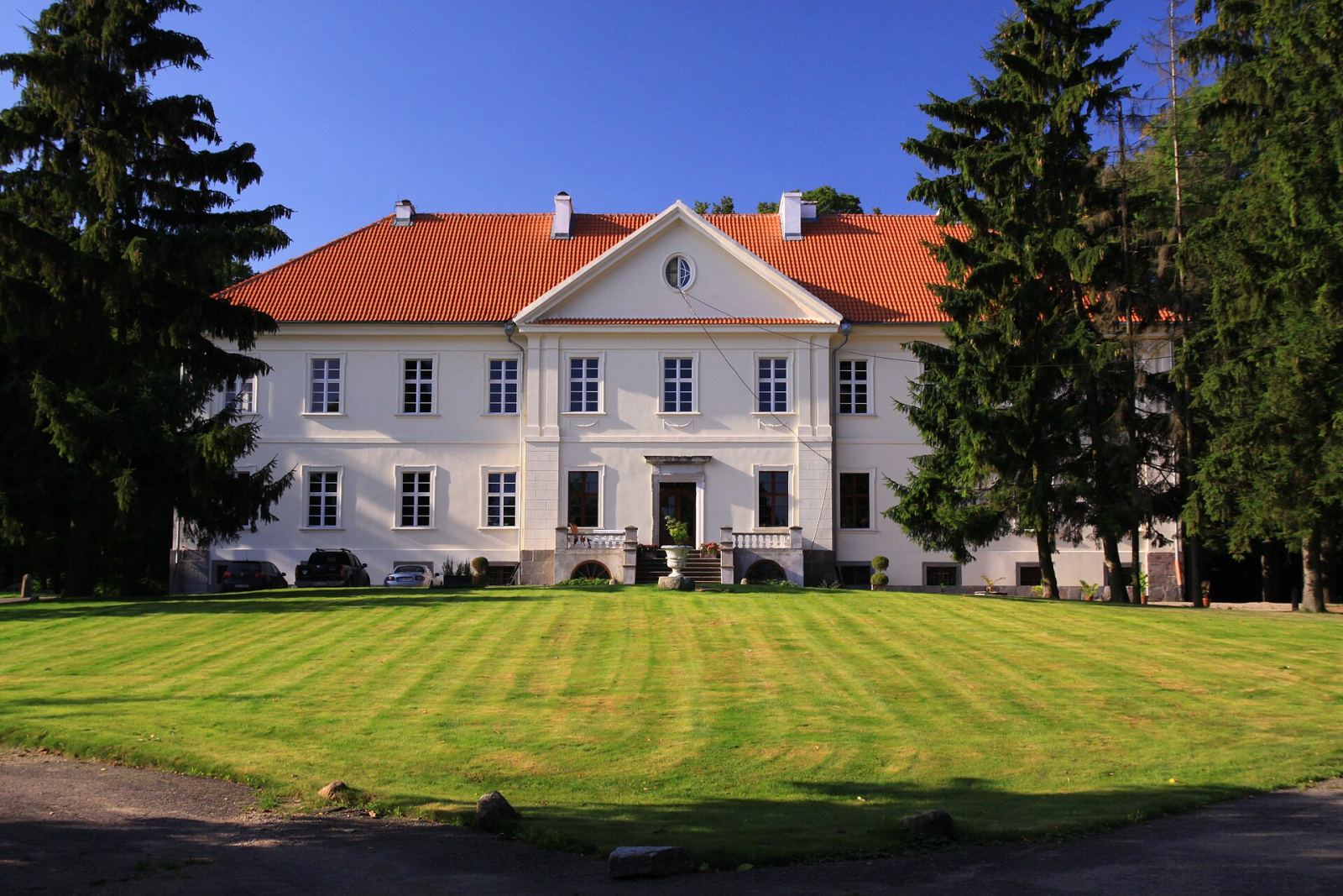 Pałac, Nakomiady