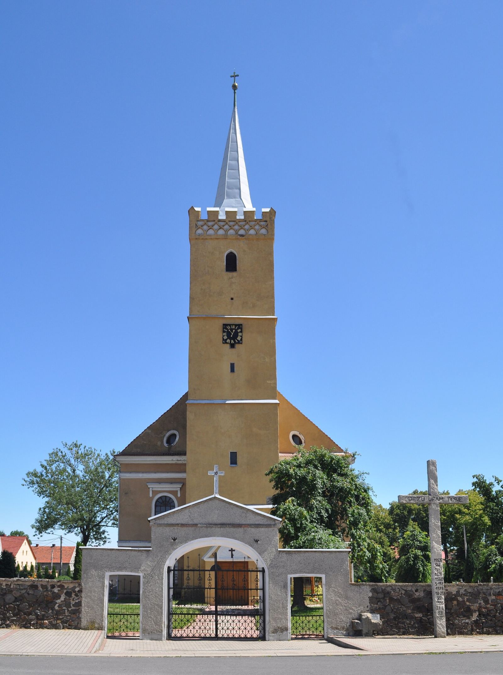 Kościół parafialny pw. św. Andrzeja, Męcinka