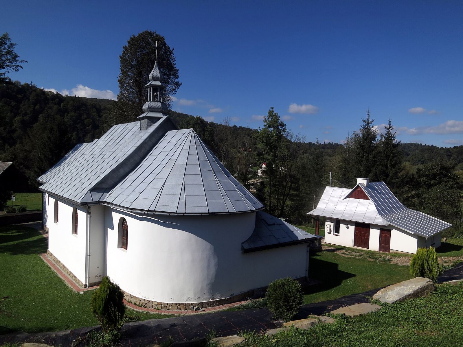Cerkiew greckokatolicka pw. Zmartchwywstania Chrystusa, ob. kościół filialny rzymskokatolicki pw. św. Jana Chrzciciela, Zwierzyń