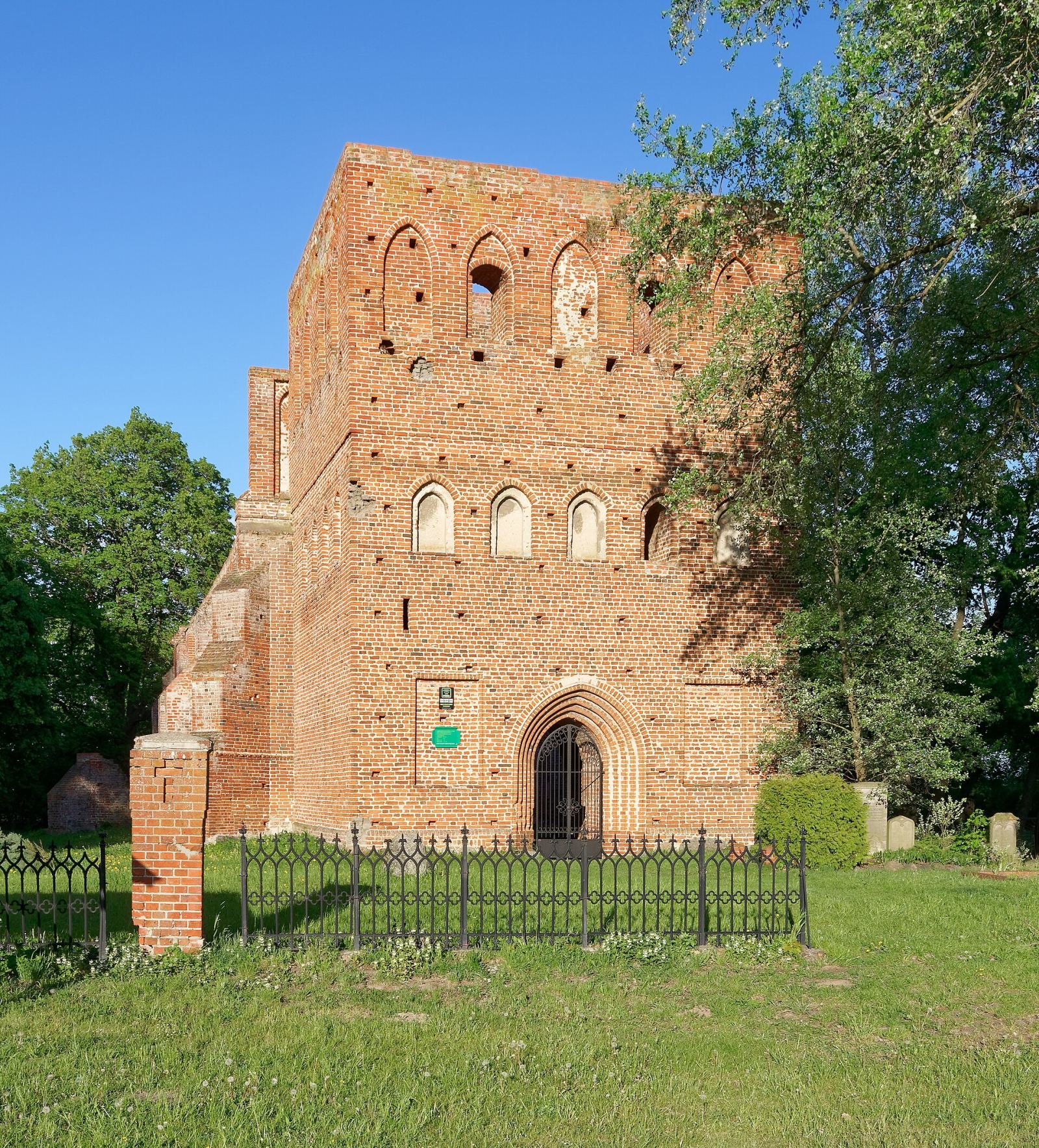 Ruina kościoła, Steblewo