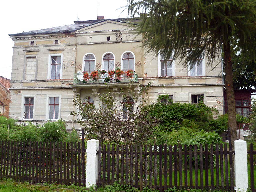 Pałac, Ujazd Dolny