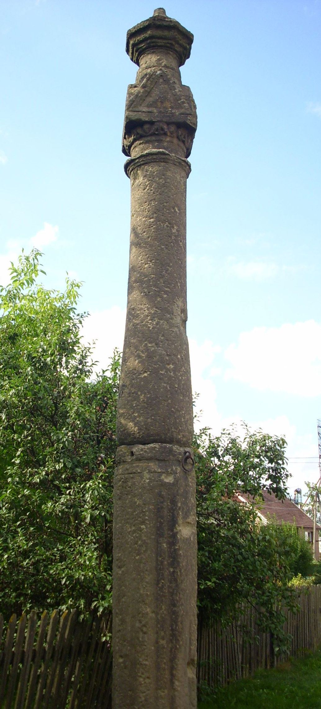 Pręgierz, Rogów Sobócki