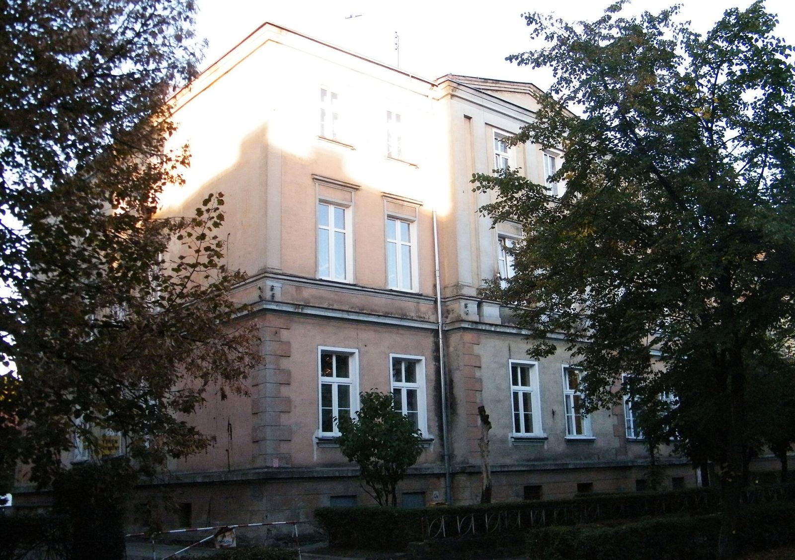 Dom, Brzeg